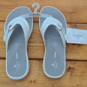 Cloudsteppers by Clarks flip flop sandal